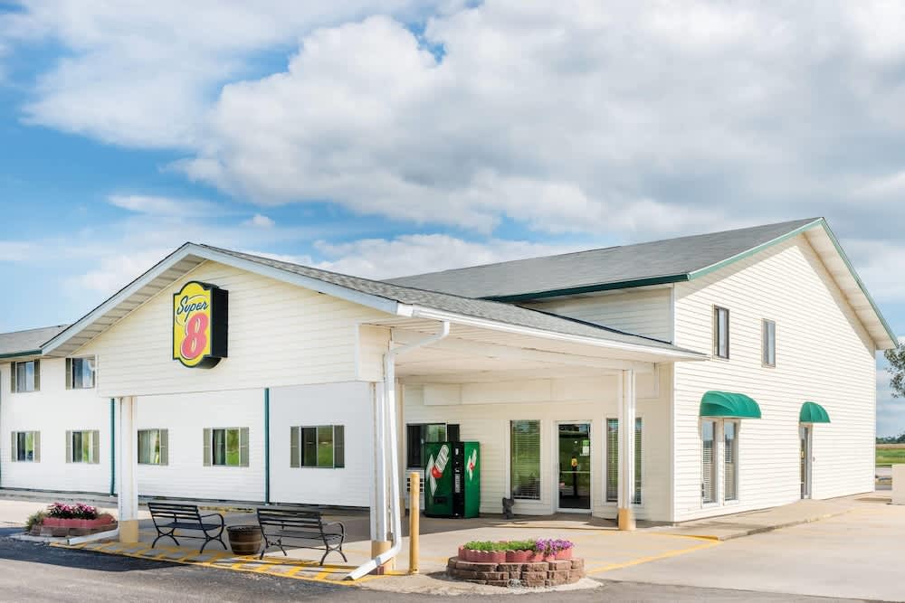 Super 8 by Wyndham Okawville 1