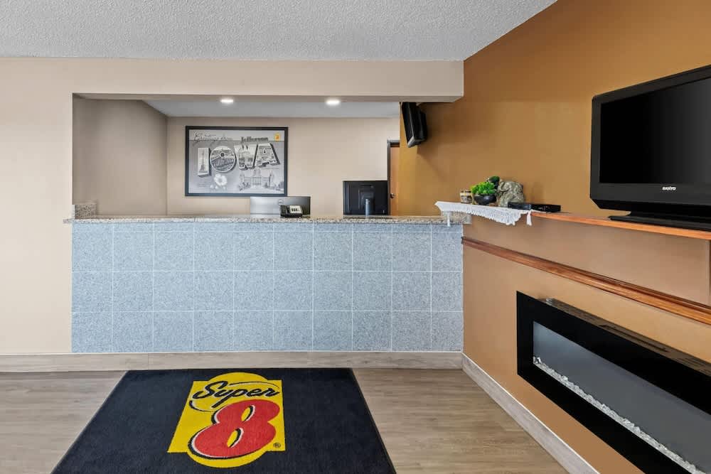 Super 8 by Wyndham Jefferson 2