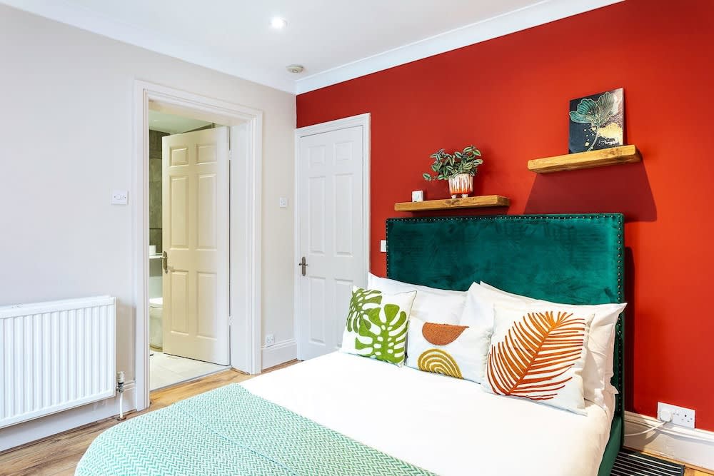 Chiswick Gem: Stylish 1-bed Flat for Modern Living 2