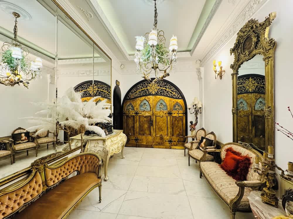 Conacul Coroanei Luxury Boutique 2