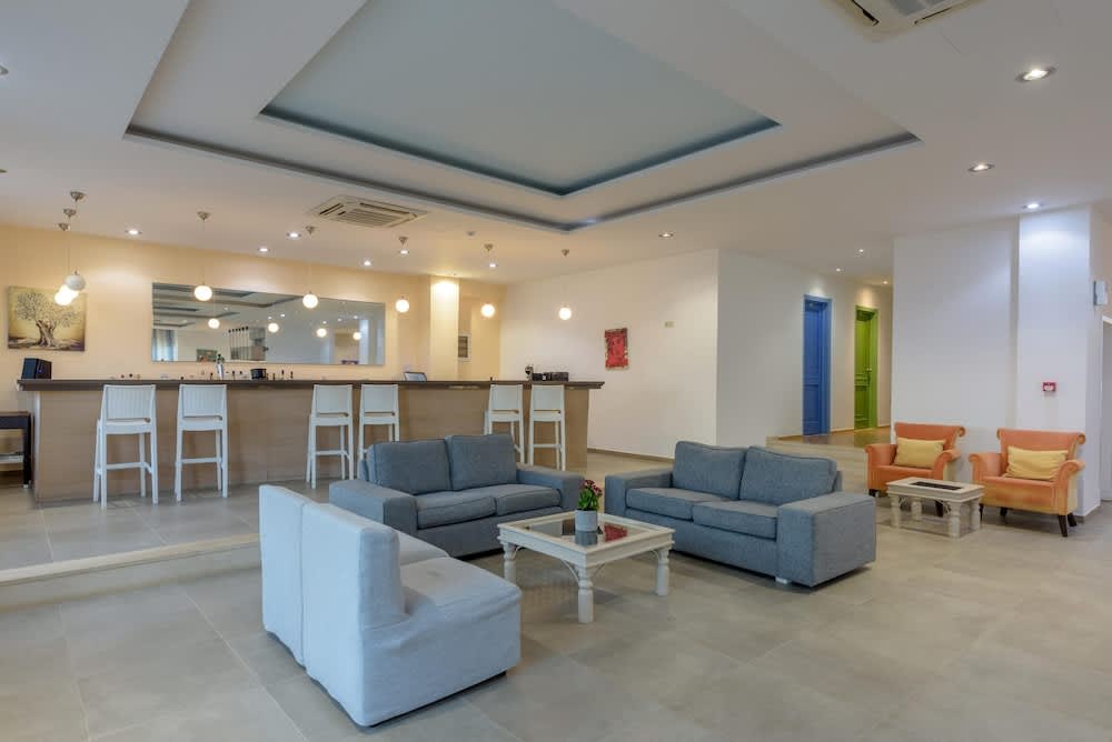 Zeus Hotels Palm Beach 2
