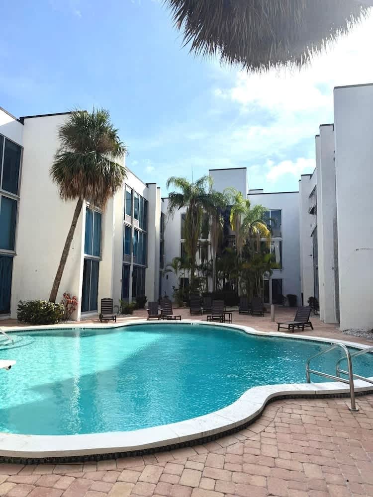 Tropical Palms Hotel 1