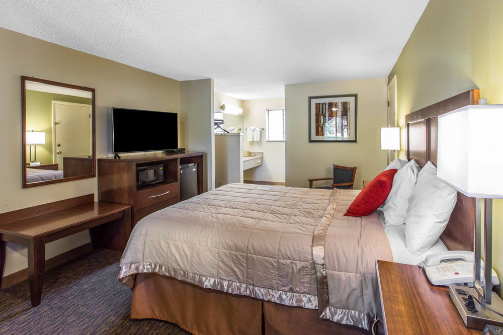 RODEWAY INN 2