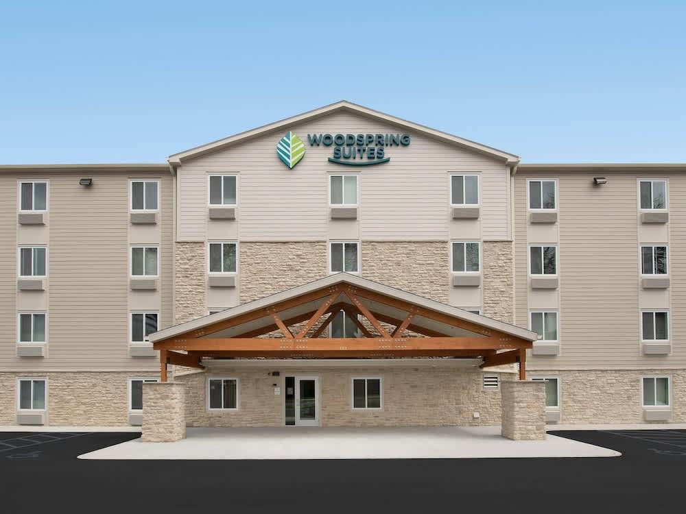 WoodSpring Suites Cleveland North 1