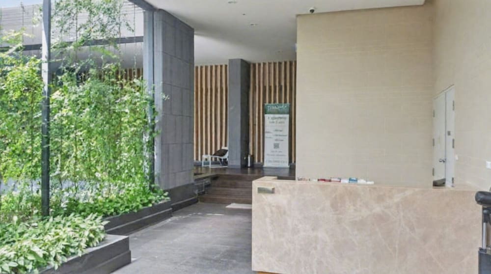 S39- 1 Bedroom Downtown Apt with Balcony and Pool 2