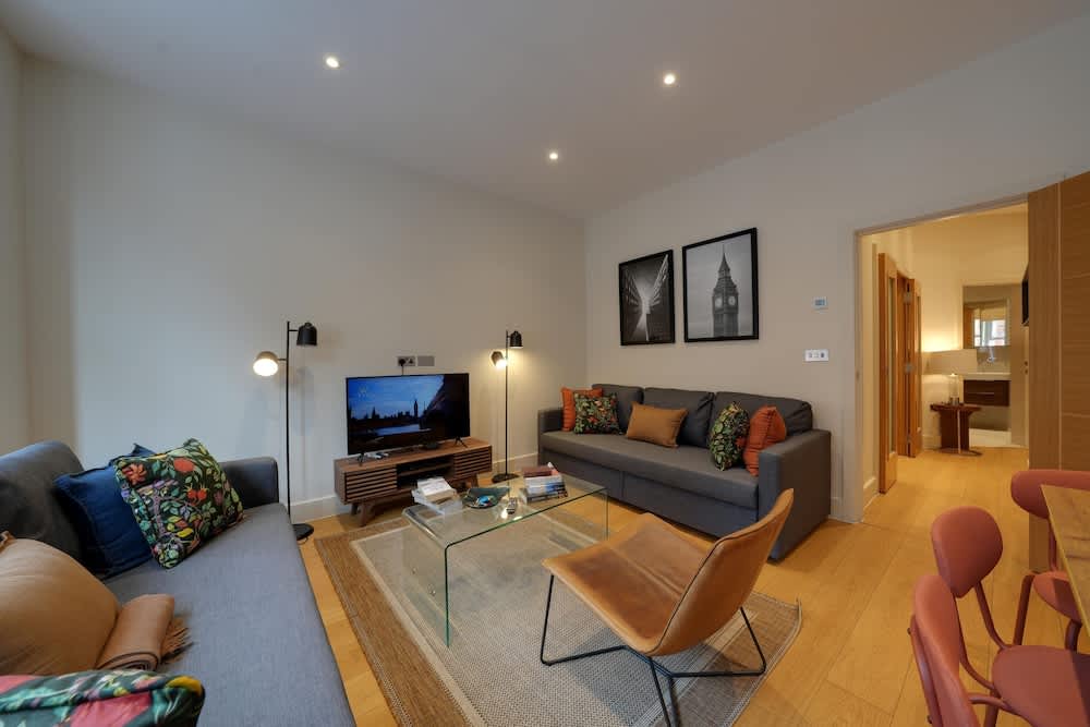 Fitzrovia Stay by Oxford St & Soho 18 Guests 1