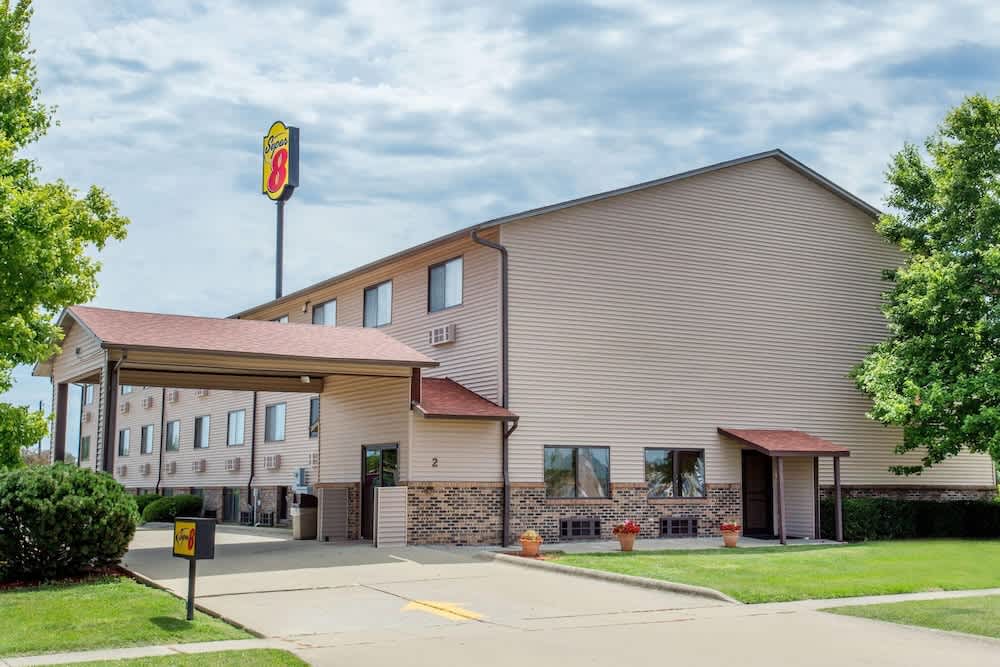 Super 8 by Wyndham Normal Bloomington 1