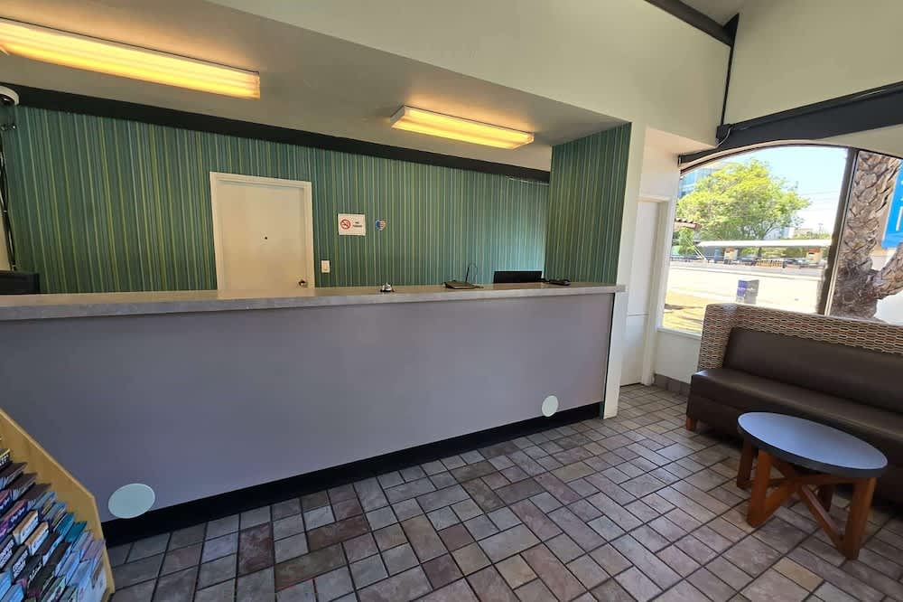 Super 8 by Wyndham San Jose Airport 2