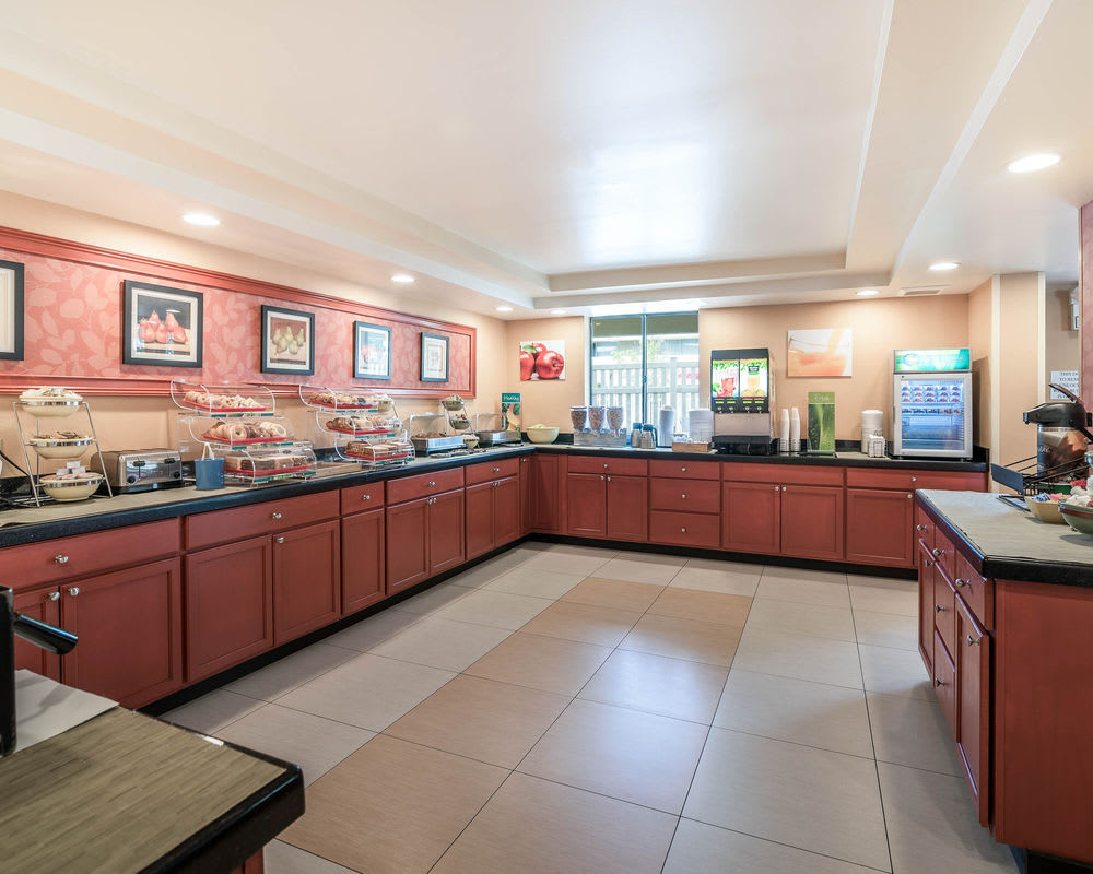 QUALITY INN & SUITES 2