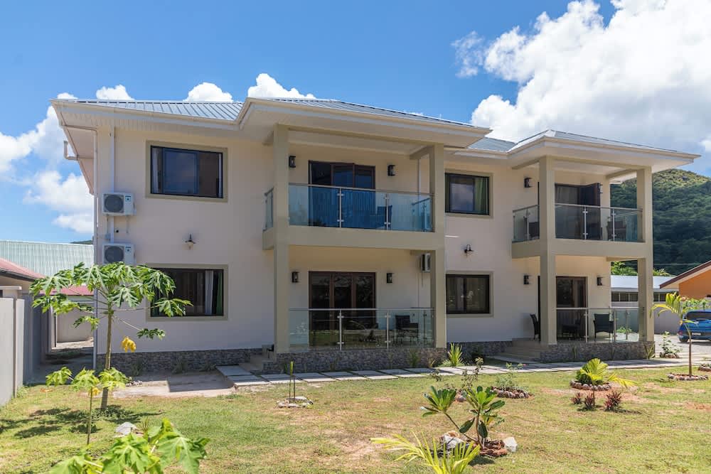 Yvon's Tropical Villa 1