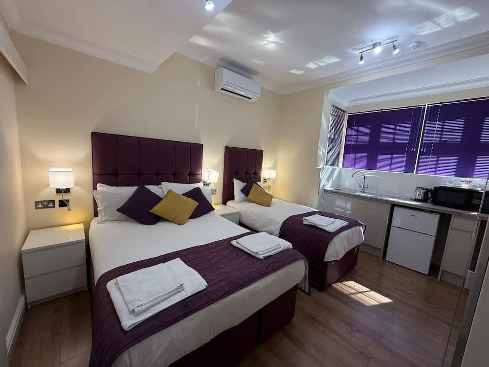 Crompton Guest House 1