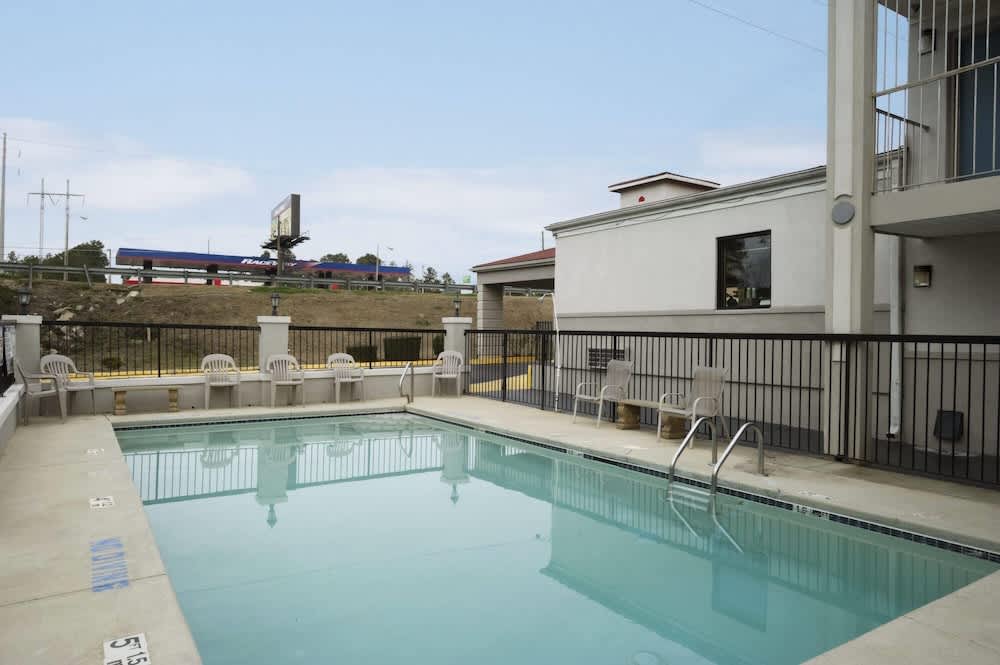Days Inn by Wyndham Augusta Fort Eisenhower 1