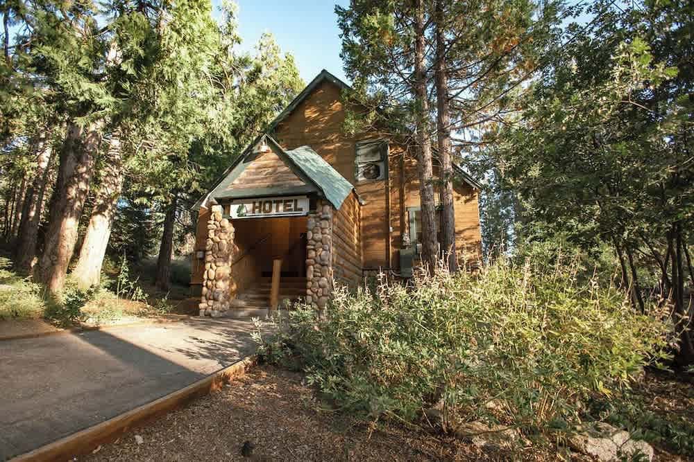Shaver Lake Village Hotel 1