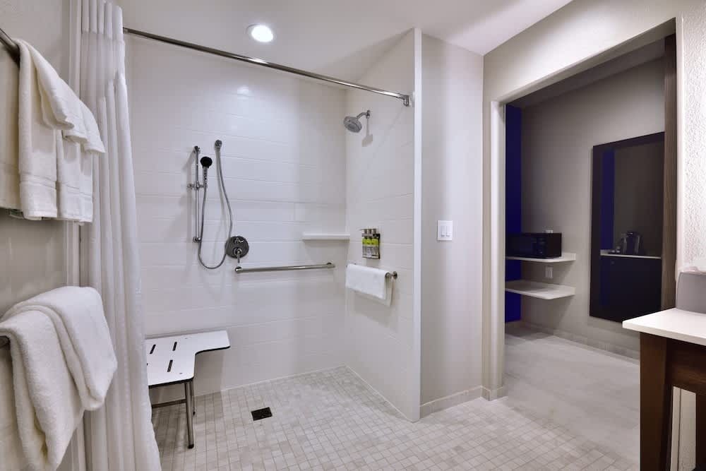 Holiday Inn Express & Suites SPRING - WOODLANDS AREA by IHG 2