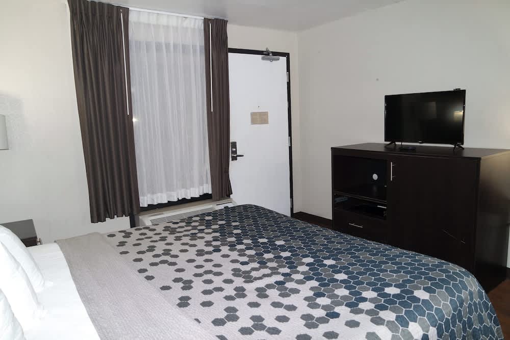 Travelodge by Wyndham North Charleston 1