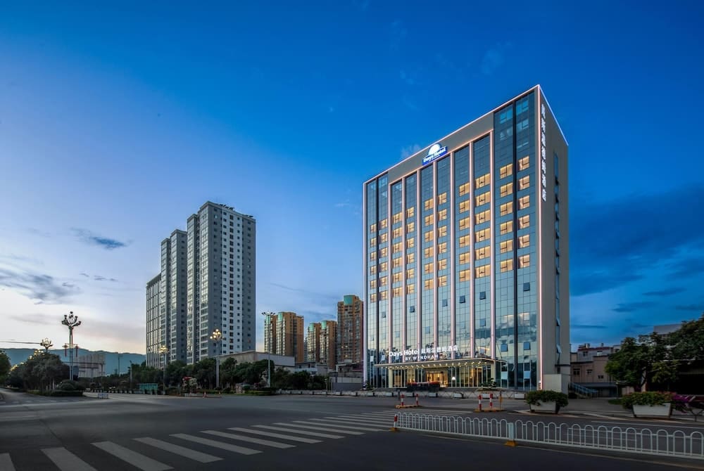 Days Hotel By Wyndham Kunming Yiliang 1