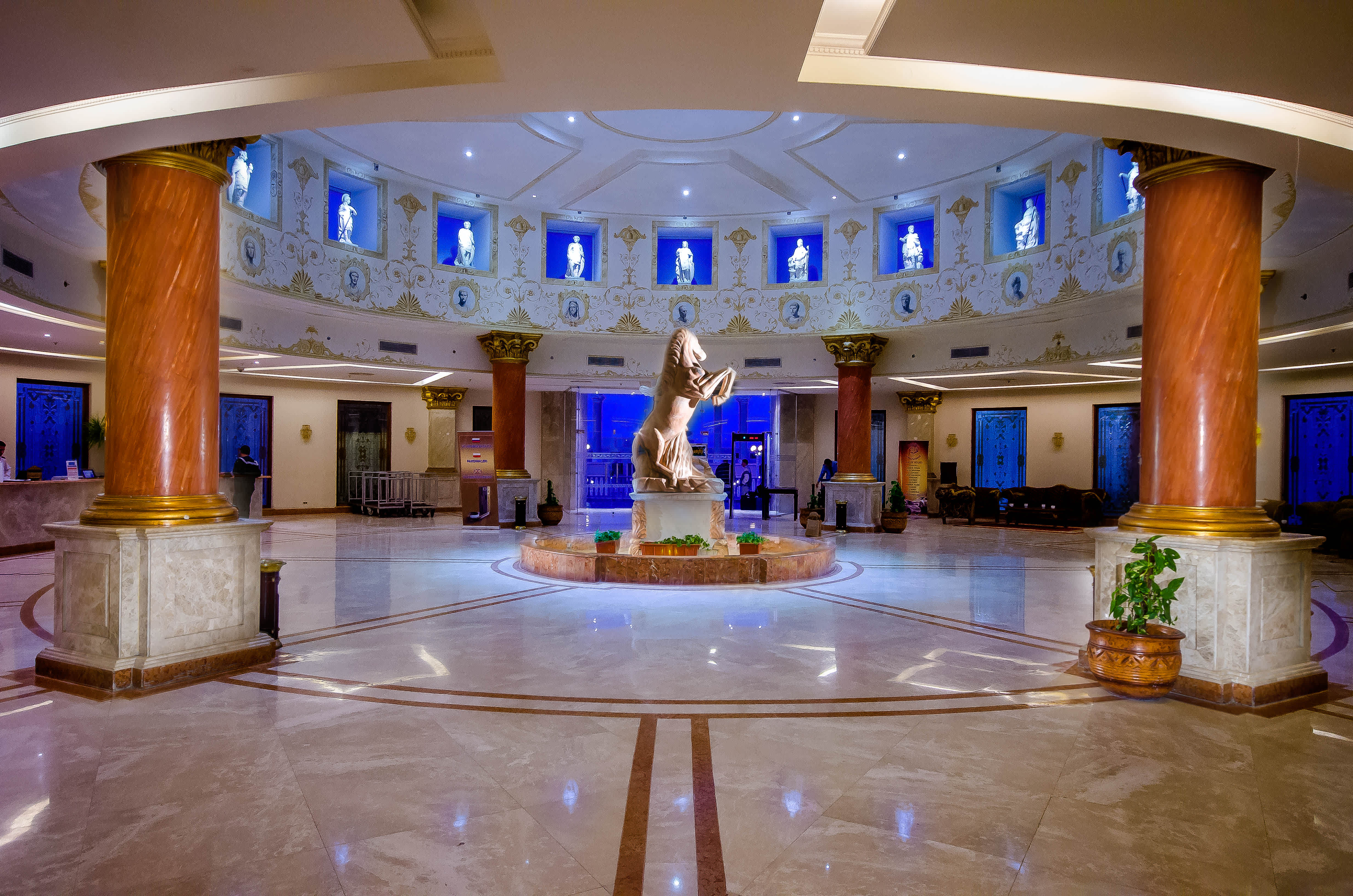 Titanic Palace 2