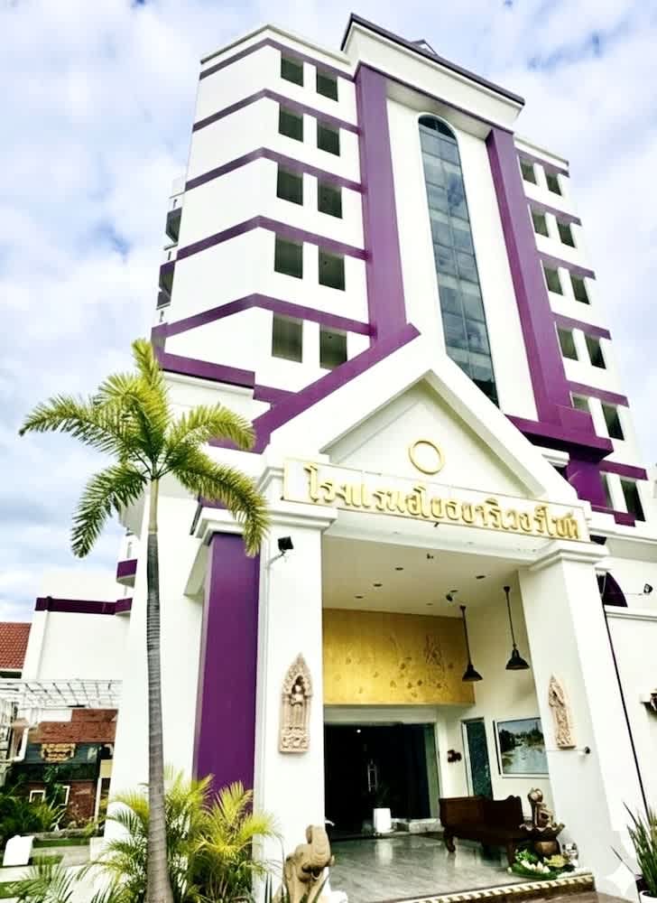 Ayothaya Riverside Hotel 1