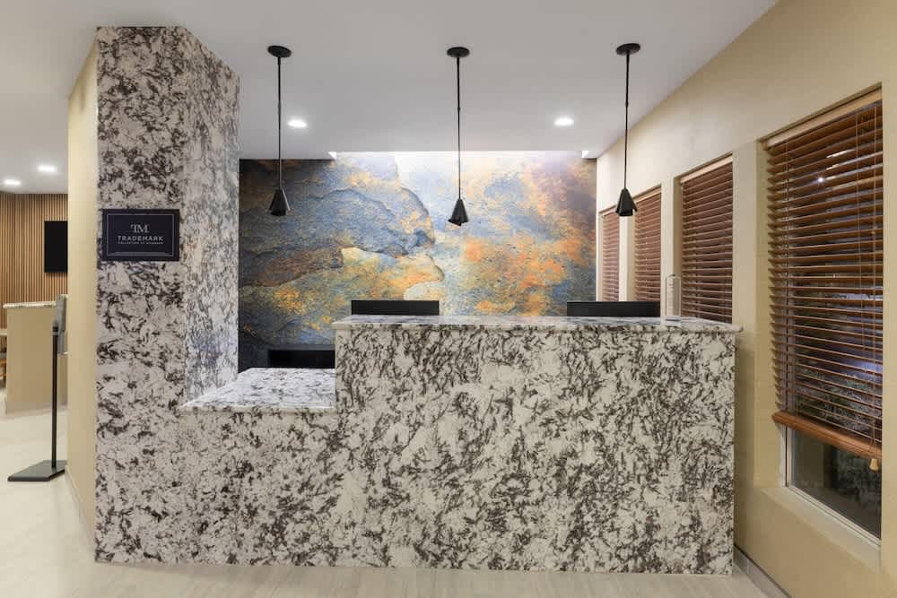 Endeavor Inn & Suites, Trademark Collection by Wyndham 2