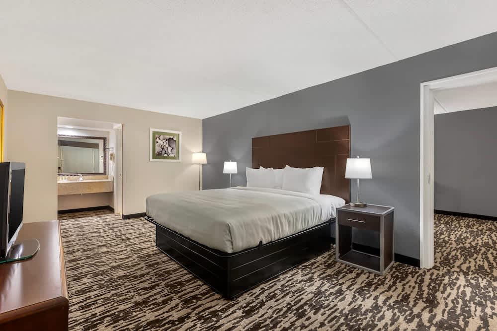 Quality Inn & Suites Easley - Greenville 1