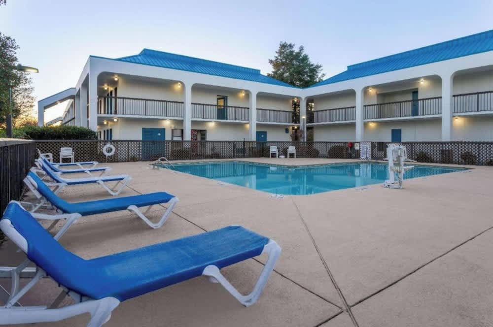 Studio 6 Suites Jacksonville, NC - Camp LeJeune 1
