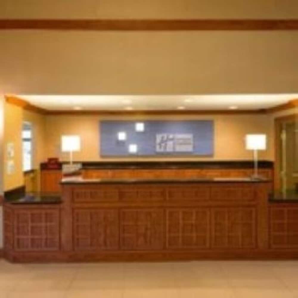 Holiday Inn Express & Suites CHICAGO WEST-ROSELLE by IHG 2