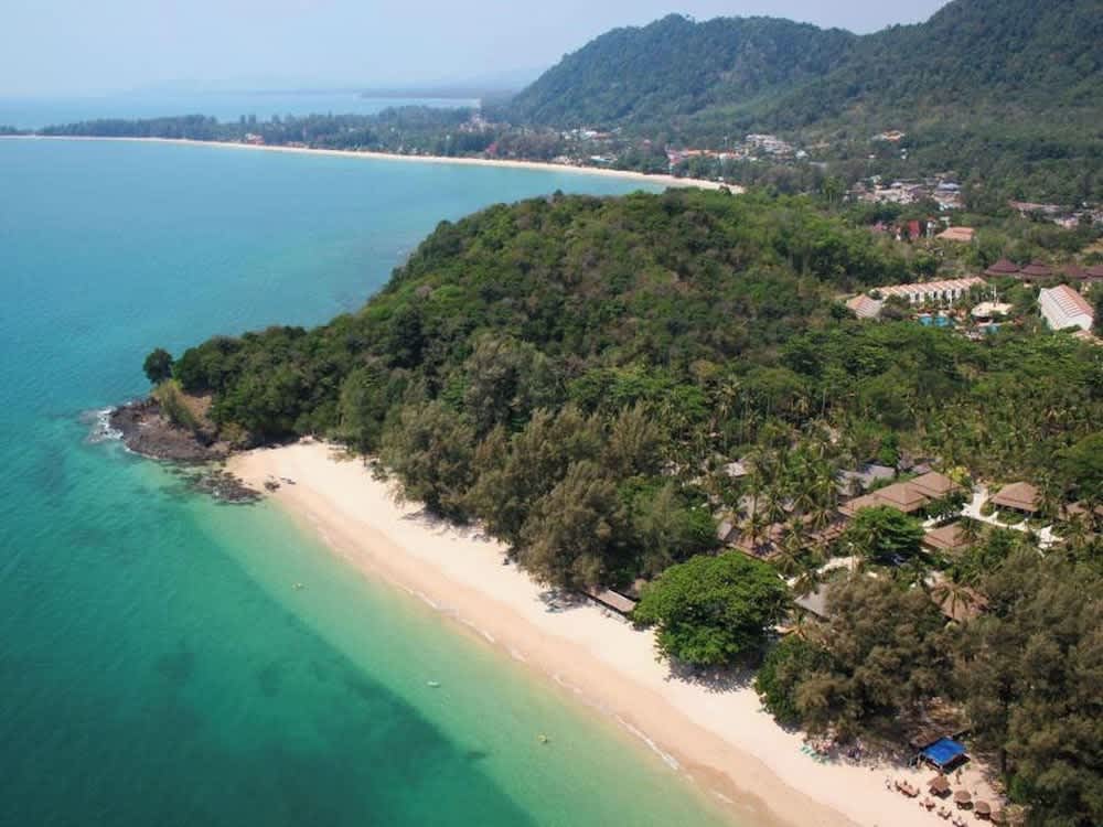 Hotel and Beach Bungalow at Lanta Resort 1