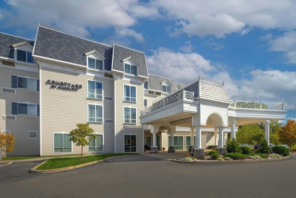 Courtyard by Marriott Lenox Berkshires 1