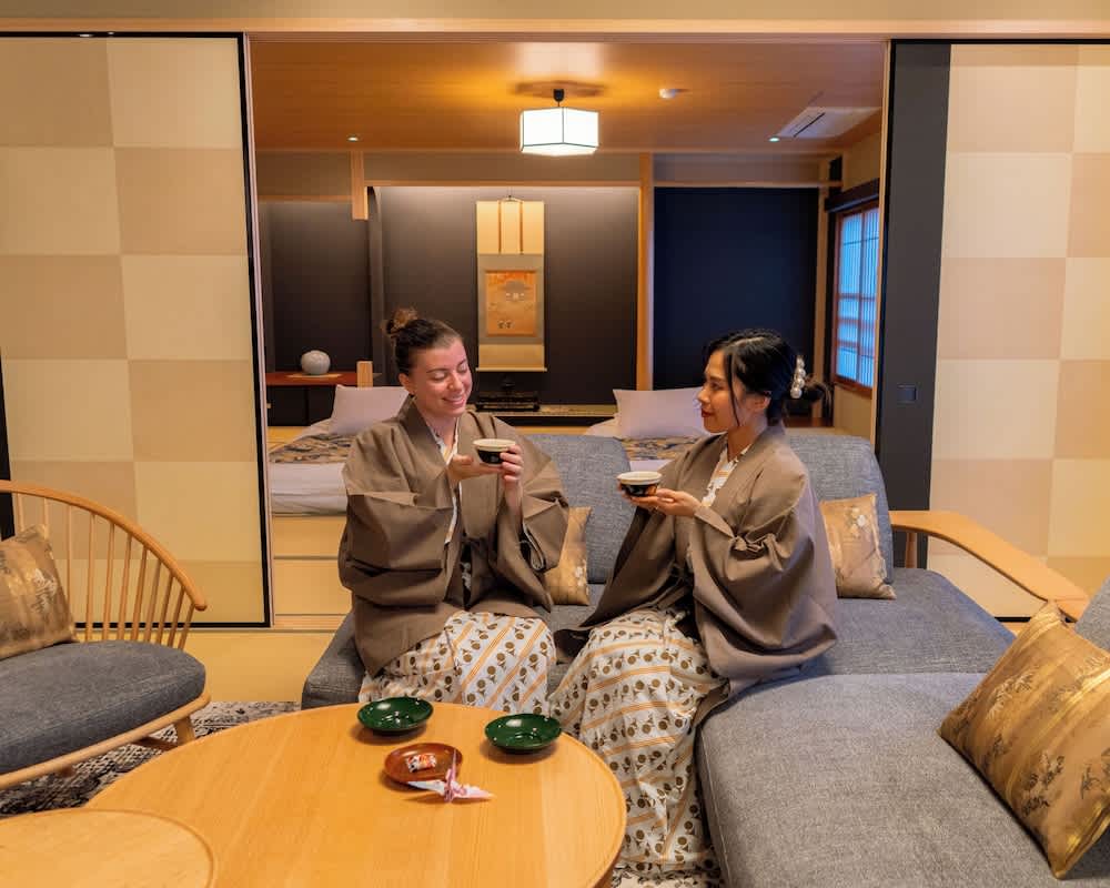 NISHIYAMA RYOKAN Established in 1953 1