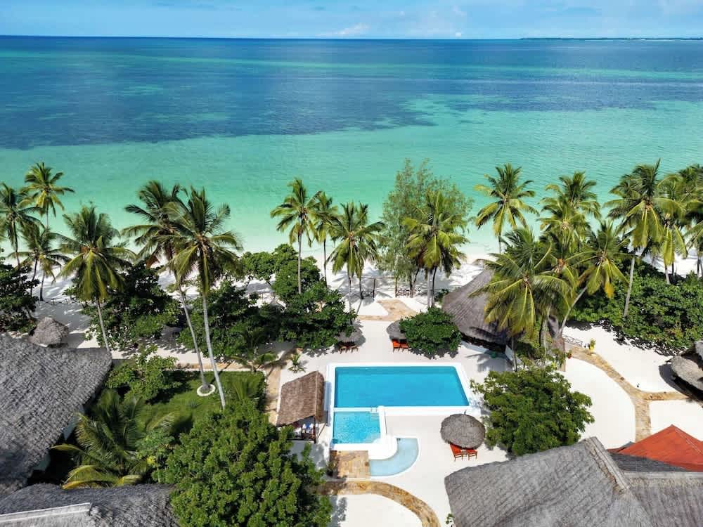 MANOLO Beach Resort 1