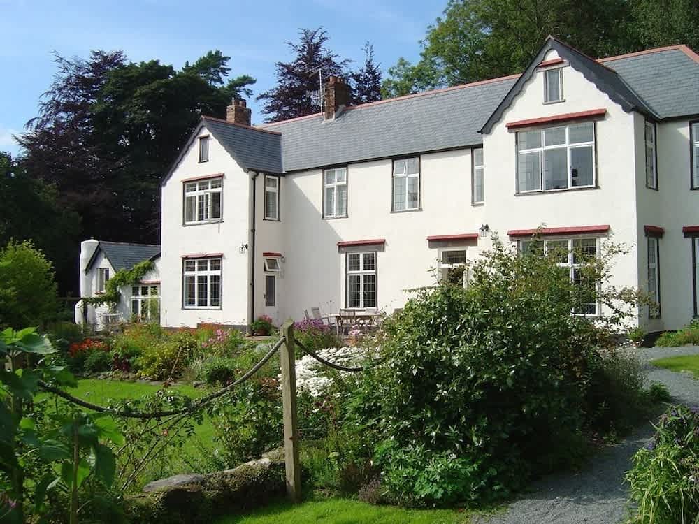 Edgcott House 1