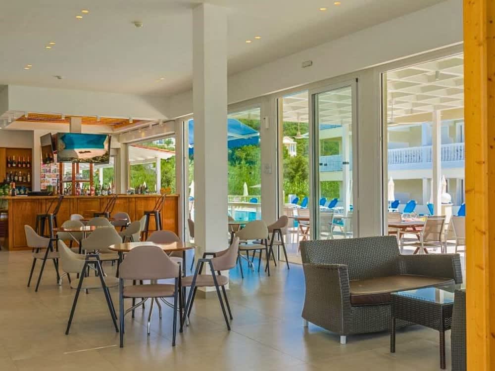 Manousis ApartHotel 2