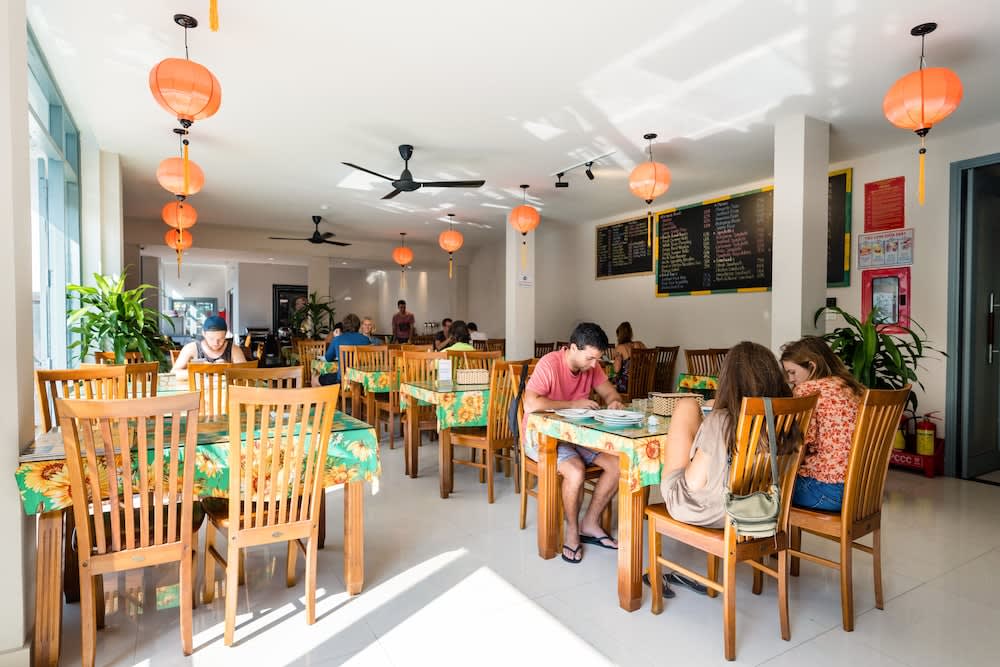 Bed Station Hostel & Pool Bar Hội An " Former Sunflower" 2