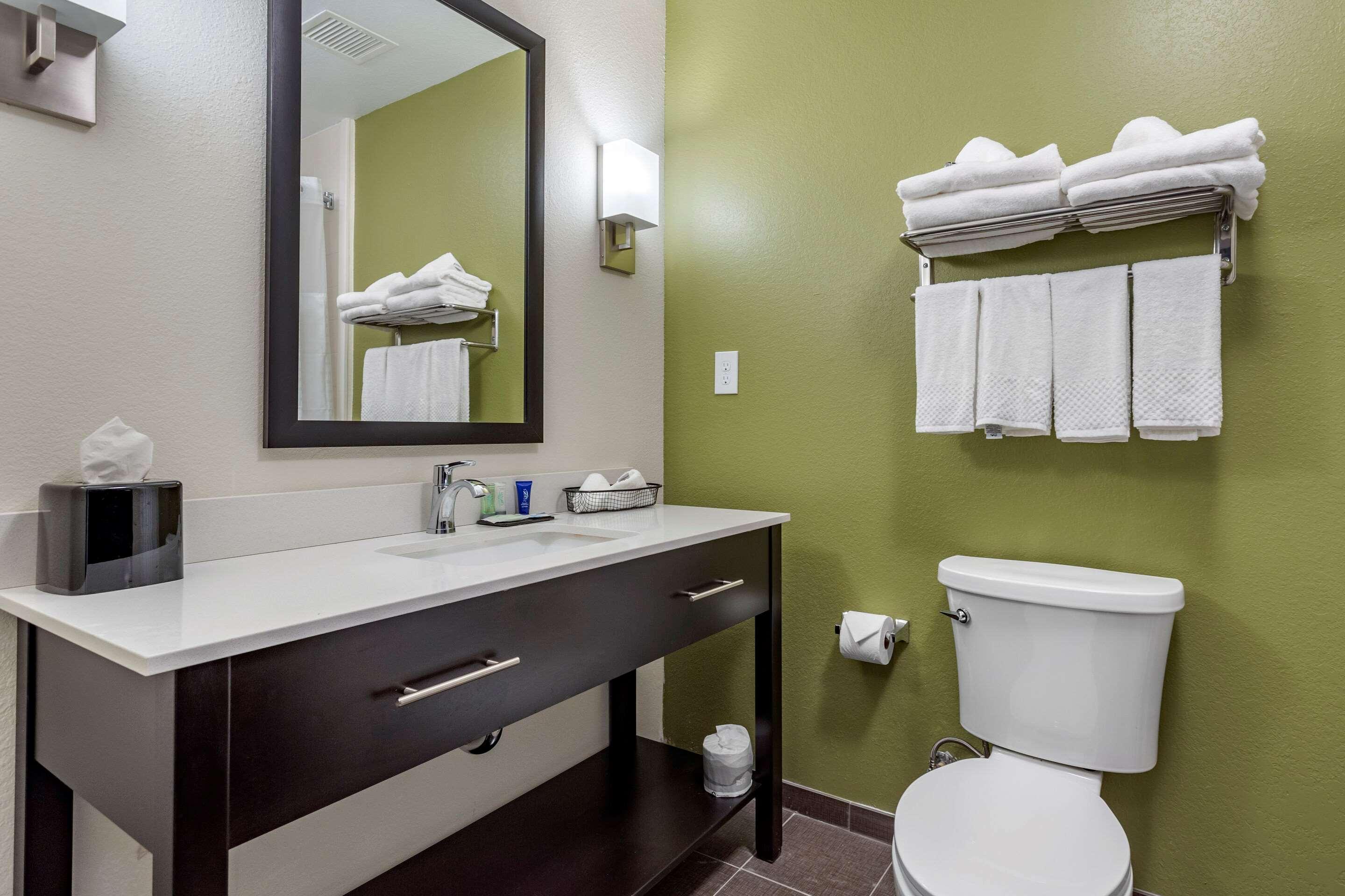Sleep Inn & Suites Crosby 1