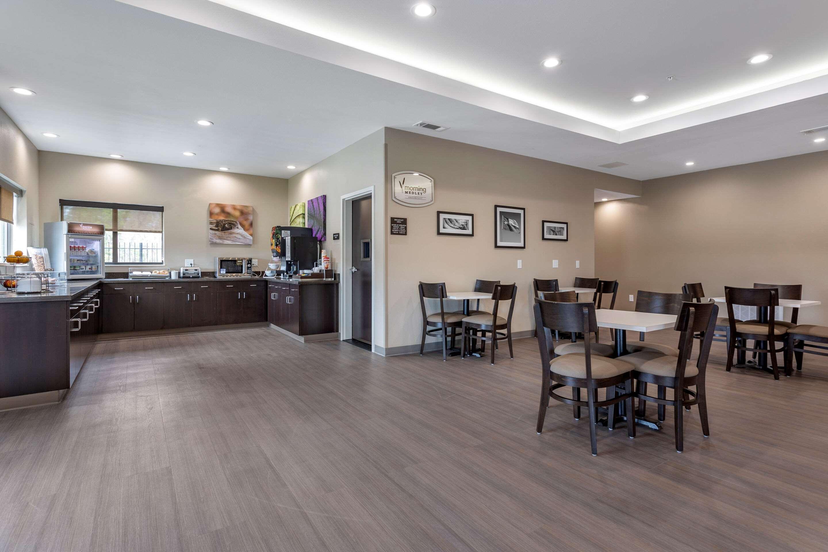 Sleep Inn & Suites Crosby 2