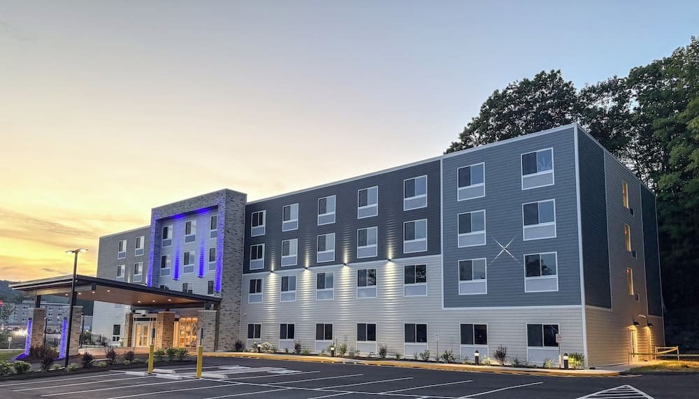 Holiday Inn Express & Suites Pittsfield-Lenox-Berkshires by IHG ...