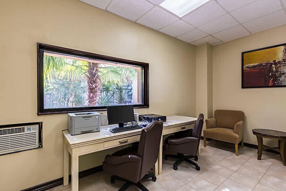 Eco Inn Suites by Hotel O Baytown 2