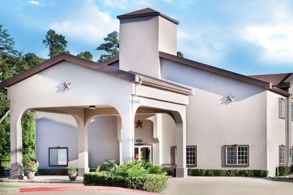 Hotel Piney Woods 1