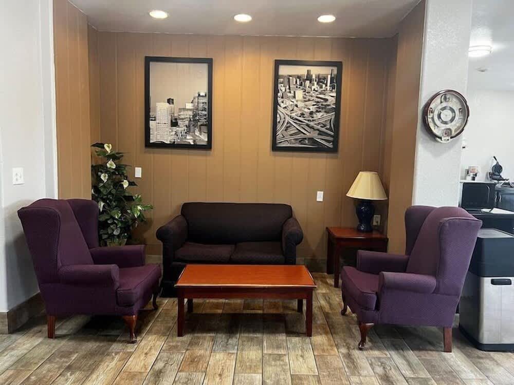 Hotel Piney Woods 2