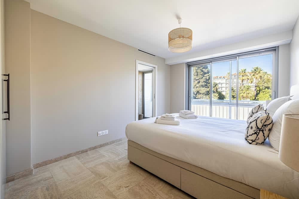 Bright Apartment With Sea View 2
