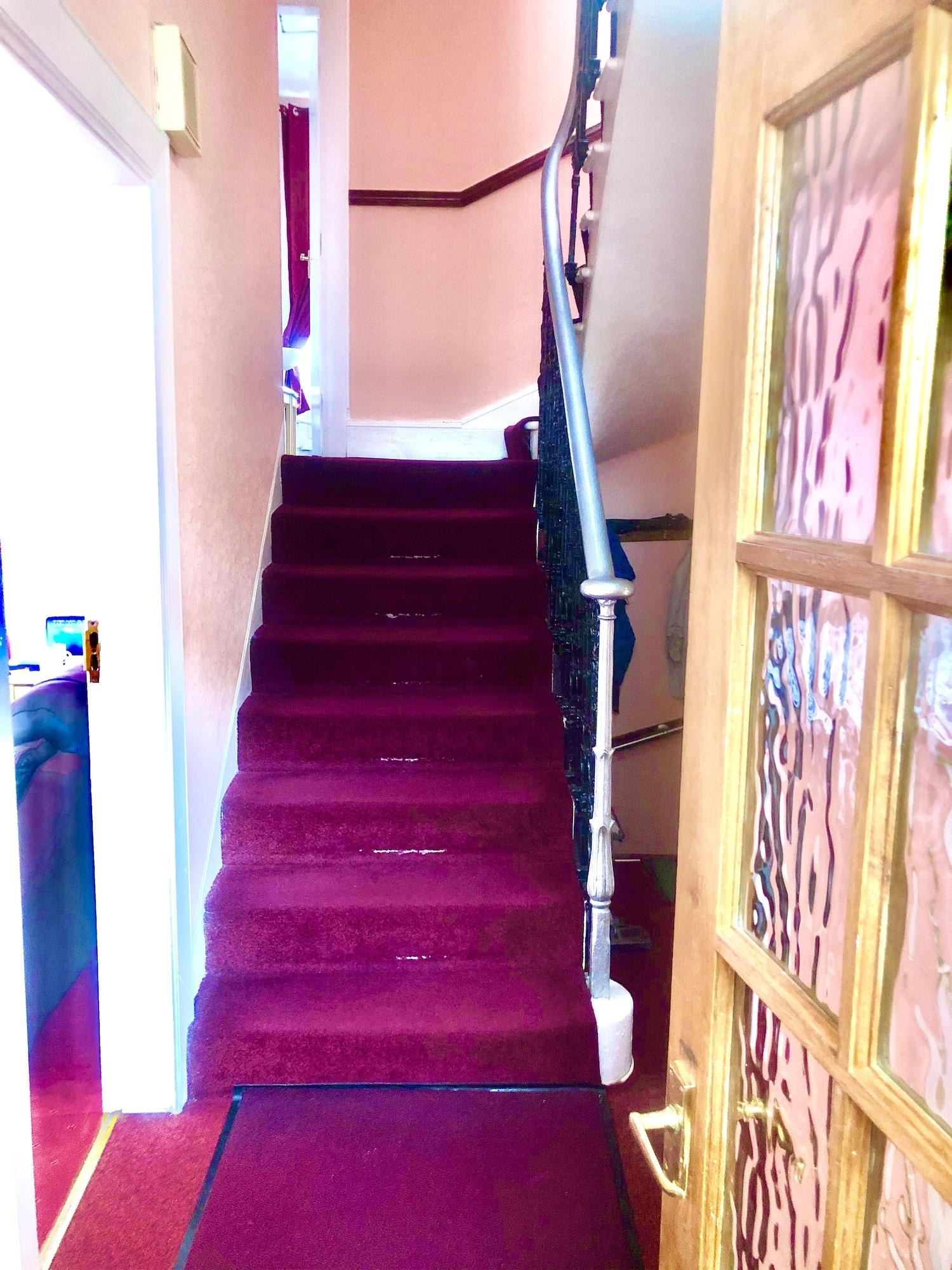 Dalry Guesthouse 2
