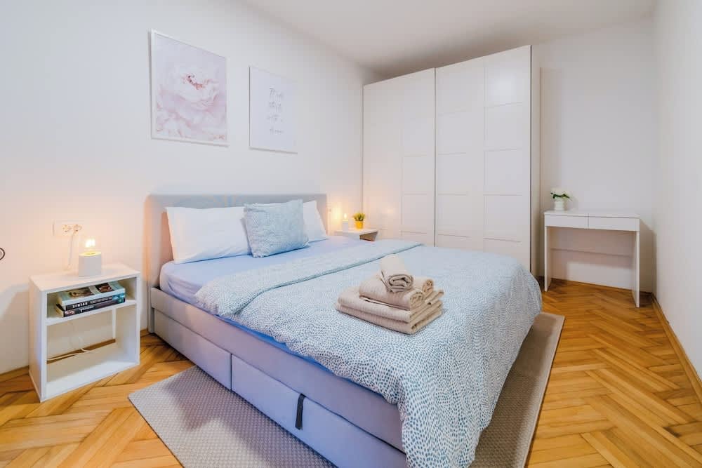 Peaceful Nest In City Center 1