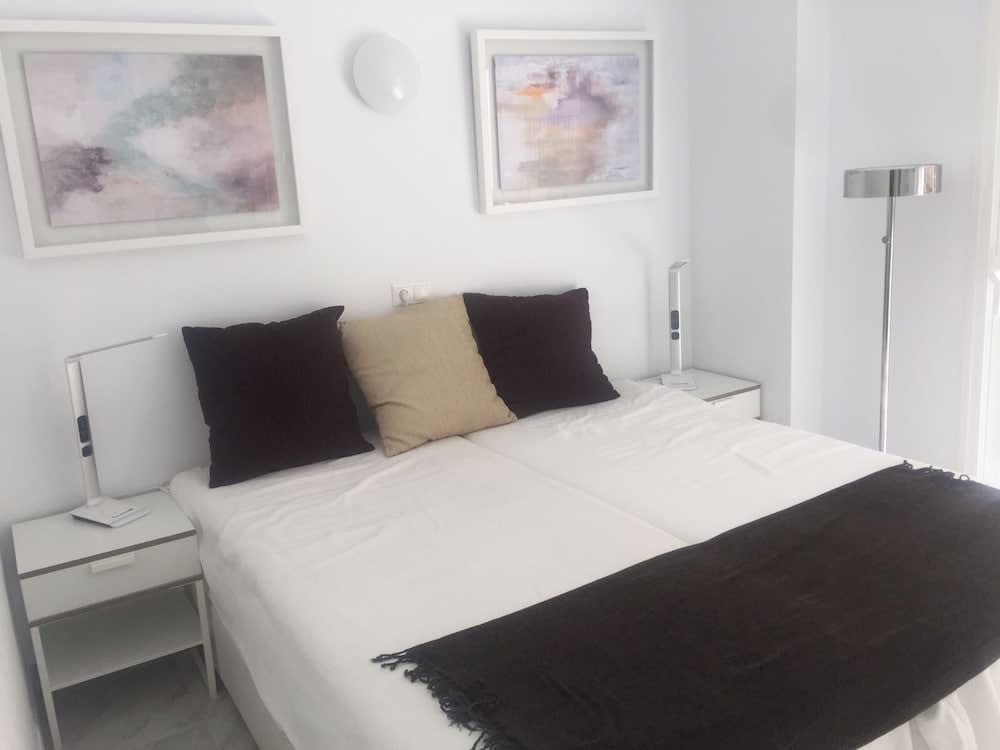 Seaside Bliss 2 Bedroom Condo in Fuengirola 2