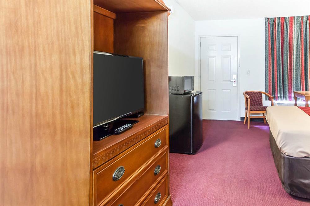 Econo Lodge 1