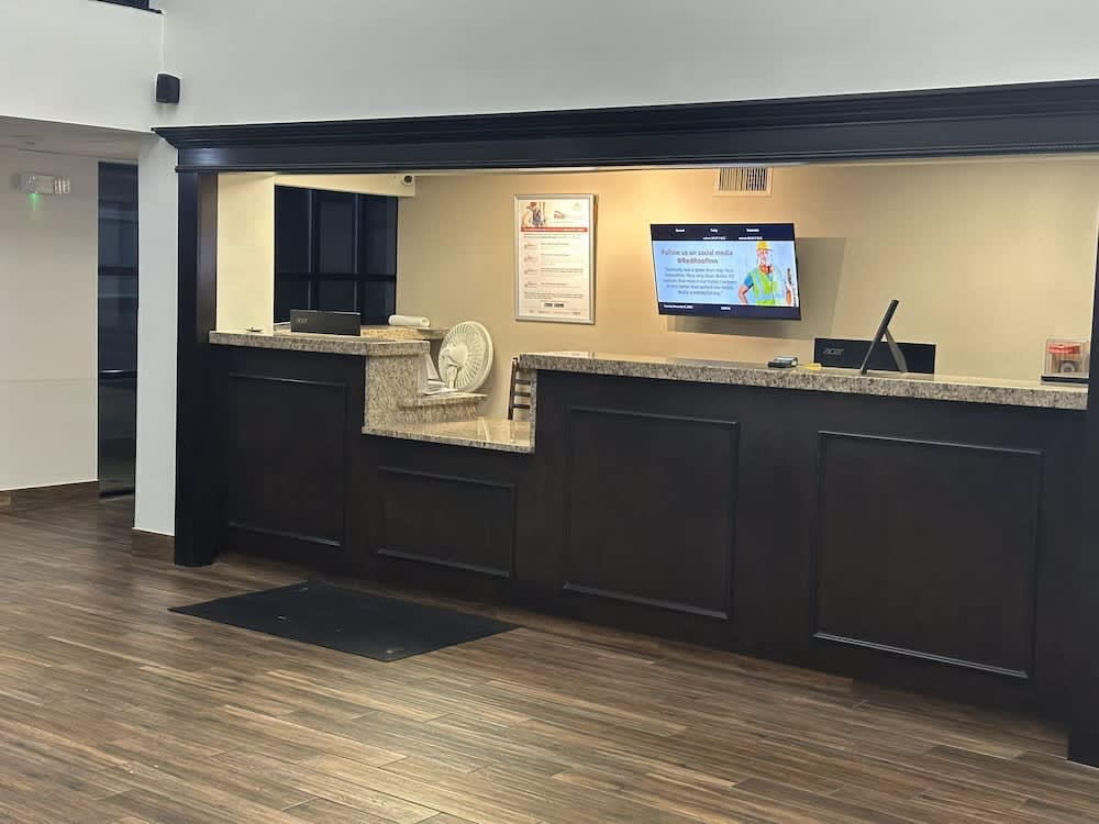 Red Roof Inn & Suites Middleborough 2
