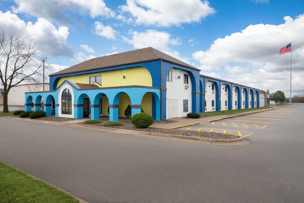 Days Inn by Wyndham Austin 1
