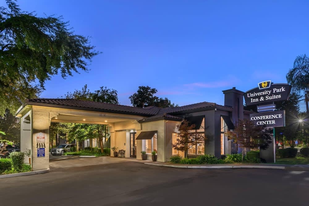 University Park Inn & Suites, an Ascend Collection Hotel 1