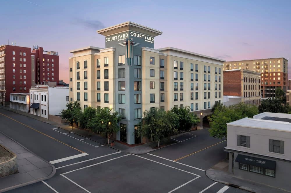 Courtyard by Marriott Wilmington Downtown/Historic District 1