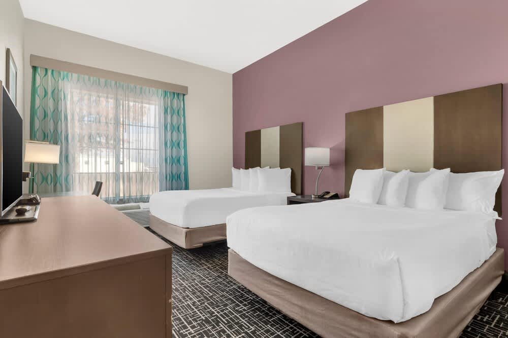 Comfort Inn & Suites 1