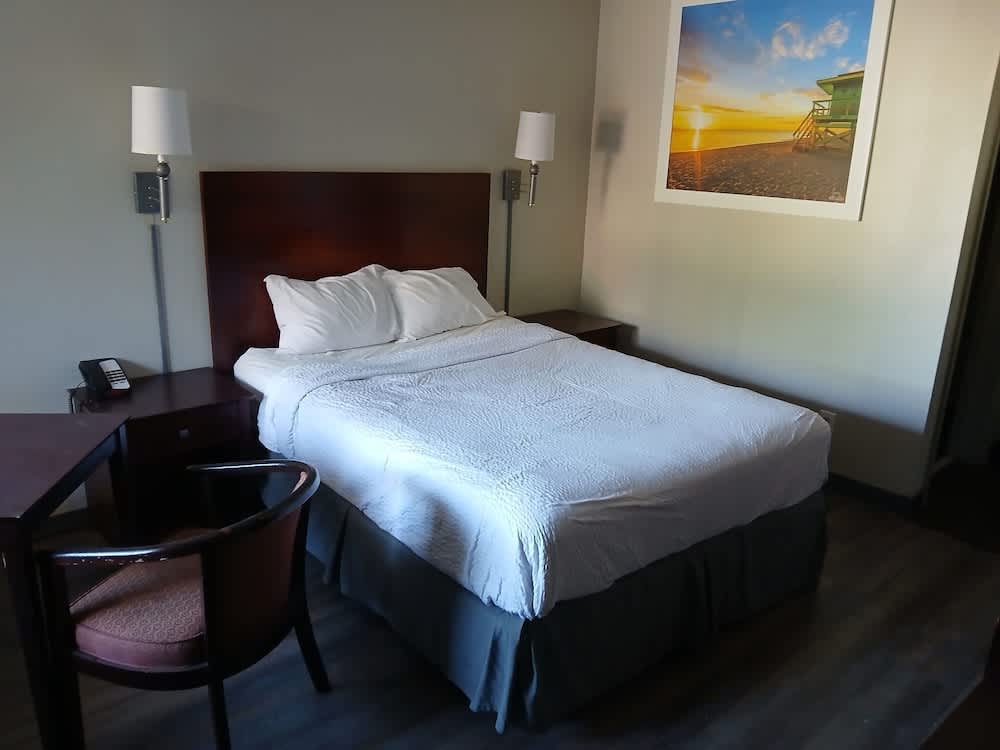 Days Inn & Suites by Wyndham Albuquerque West 2